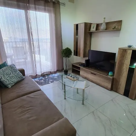 Po 13 - New Seaside With Balcony Views דירה